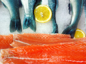 salmon fish raw whole ice 732x549 thumbnail 732x549 1
